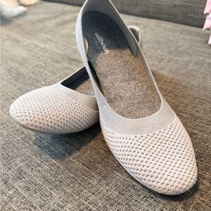 Allbirds Light Gray Flats - Womens 8.5 Tree Breezer “Mist”